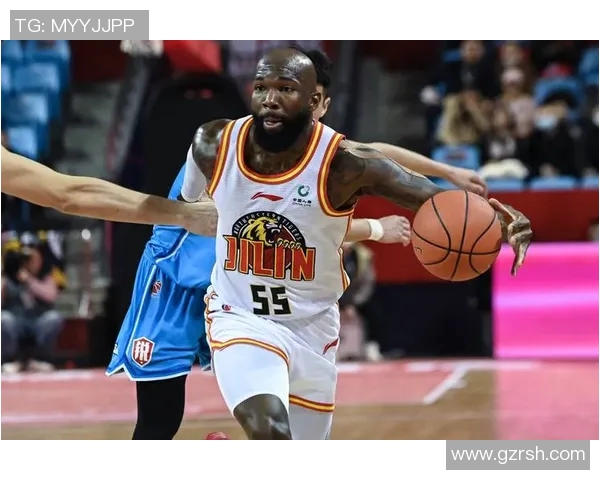 CBA精彩对决山东队迎战江苏同曦队双方全力争胜展现篮球魅力 CBA精彩对决山东队迎战江苏同曦队双方全力争胜展现篮球魅力